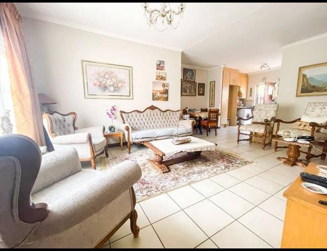 2 BEDROOM TOWNHOUSE FOR SALE IN BRENTWOOD